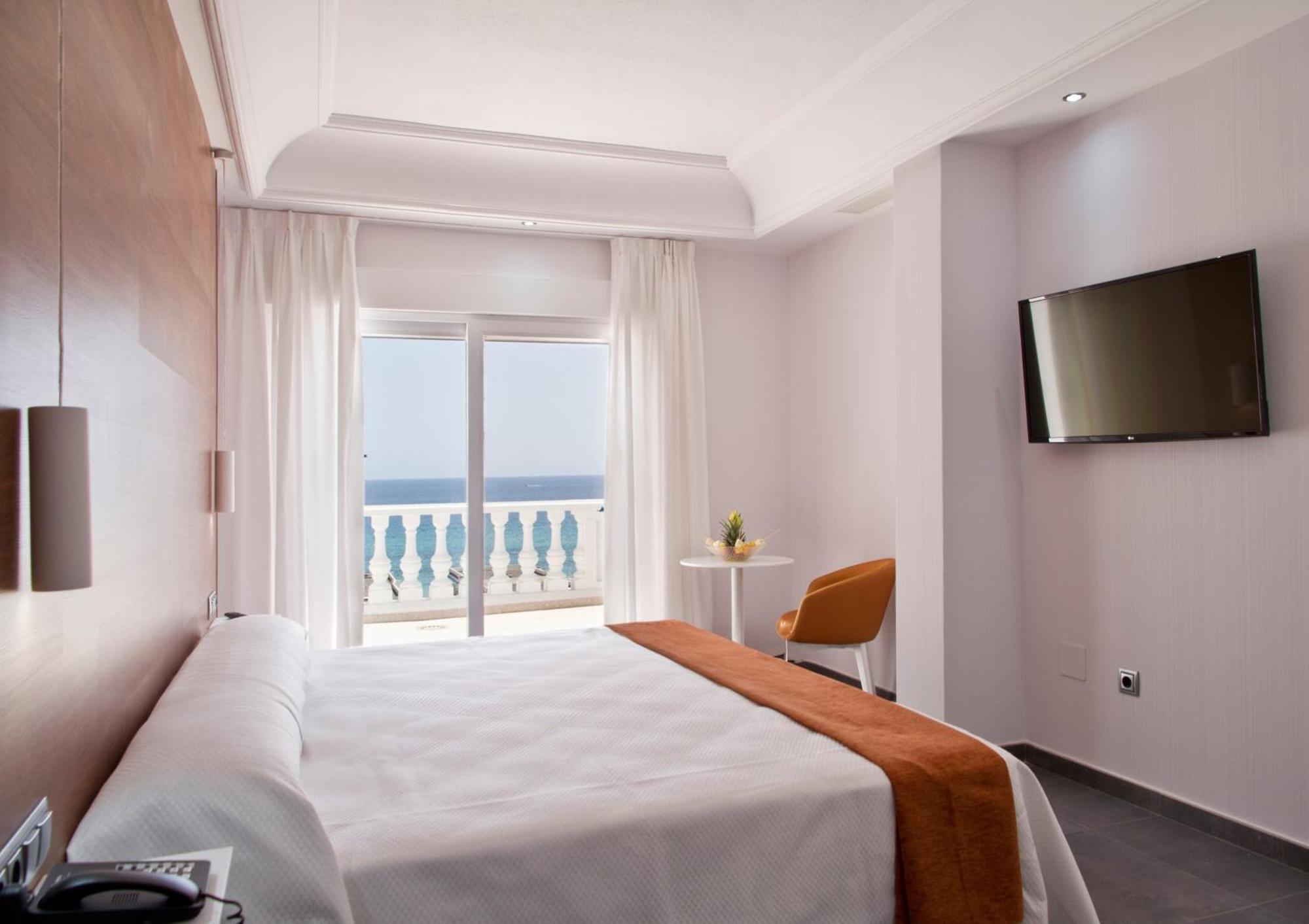 Habitación Doble con balcón y vistas al mar